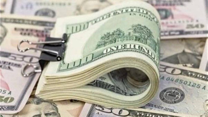 🇺🇸 الدولار يتحدى "الظلام": ارتفاع العملة الخضراء رغم غياب البيانات الاقتصادية