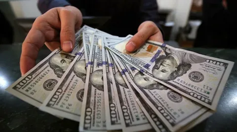 أسواق العملات: "باركليز" يراهن على دفاع سويسرا عن مستوى 0.9300 لزوج اليورو/فرنك