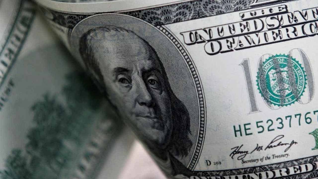السياسة النقدية: الدولار الأمريكي يتجه نحو انخفاض شهري بـ 1.8%.. أنظار الأسواق على PCE وأزمة إقالة "ليزا كوك"