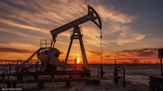 النفط يسجل مكاسب أسبوعية.. وبرنت فوق 108 دولارات للبرميل