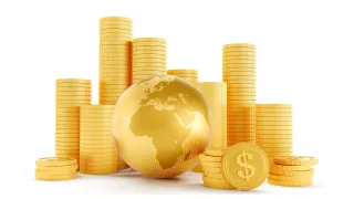 الذهب يتراجع 96 دولاراً عالمياً مع استقرار محلي