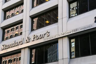 ستاندرد آند بورز تثبّت التصنيف الائتماني لقطر