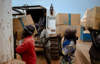 السودان يحظر استيراد 46 سلعة.. وتحذيرات من موجة تضخم ونقص حاد