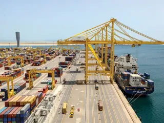 موانئ قطر تحقق أداءً استثنائياً في أبريل رغم إغلاق مضيق هرمز