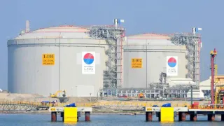 بترونت الهندية تتوقع استئناف شحنات الغاز القطري في يونيو