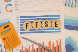 مؤشر FTSE 100 يرتفع مع تنامي آمال التهدئة 