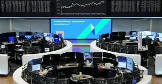 الأسهم الأوروبية بين ضغط النفط والتوترات الجيوسياسية.. هدوء ظاهري يخفي اضطرابًا في شهية المخاطرة