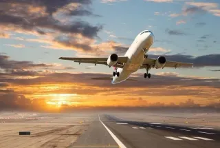 حرب إيران تضرب قطاع الطيران عالميًا.. نقص الوقود وارتفاع الأسعار يربكان شركات السفر