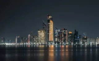 أبوظبي تطلق حزمة مشاريع شراكة بـ55 مليار درهم لتعزيز البنية التحتية وجذب الاستثمارات