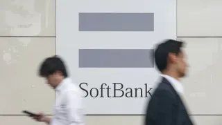 سوفت بنك تخطط لبدء إنتاج بطاريات مراكز الذكاء الاصطناعي