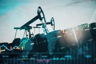 Oil Climbs as Iran Talks Keep Supply Risks Alive