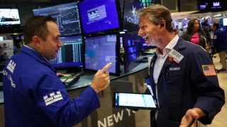  مؤشرات وول ستريت تسجل مستويات تاريخية بعد قمة بكين 