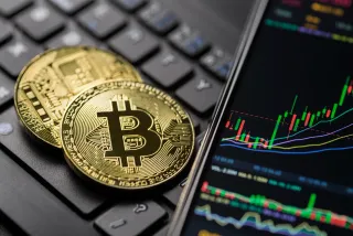 بيتكوين تهبط إلى 78 ألف دولار مع تصفية مراكز بـ550 مليون دولار
