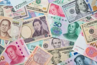 العملات الآسيوية تتراجع بضغط توترات إيران وبيانات الصين