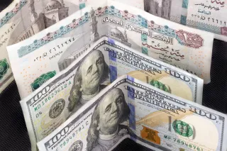 سعر الدولار اليوم في مصر يستقر فوق 53 جنيهاً بالبنوك