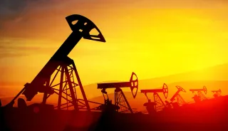Oil Prices Drop as Trump Pauses Iran Strike Talks Now