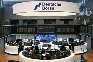 الأسهم الأوروبية تغلق على تباين مع تقييم المستثمرين للمشهد الجيوسياسي