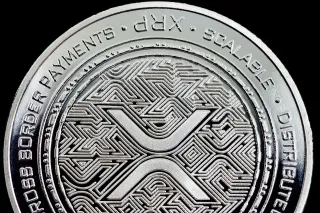 XRP بين ضغط هابط ومحاولة اختراق 1.45 دولار