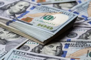 الدولار يتراجع وسط آمال اتفاق سلام بين أمريكا وإيران يدعم عملات آسيا