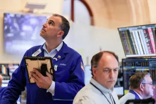افتتاح أخضر في وول ستريت.. طفرة الذكاء الاصطناعي تبدد مخاوف الهجمات الأمريكية الأخيرة على إيران
