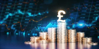 تراجع الجنيه الإسترليني إلى 1.347 دولار وسط ضغوط اقتصادية