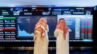 الأسهم السعودية تواجه صدمات النفط والحرب.. إنتكاسة في مايو رغم قفزة المملكة القابضة
