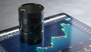 انهيار أسعار النفط.. خسائر أسبوعية حادة مع استمرار تدفق ناقلات هرمز وعودة شحنات "أرامكو" بالخليج العربي