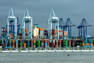 اتساع العجز التجاري الأمريكي.. قفزة قياسية في ميزان السلع بفعل زيادة الواردات التحوطية ومخاوف صراع الشرق الأوسط